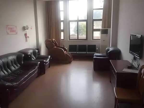 深圳接收大学生落户新政策条件_文在寅为韩国棒球赛开球：穿蓝色球服动作熟练 体系二、球穿蓝色球服务
